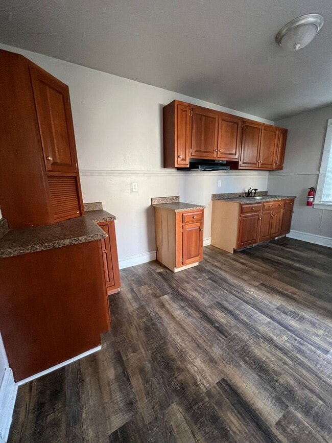 Building Photo - Remodeled 2BR house with courtyard