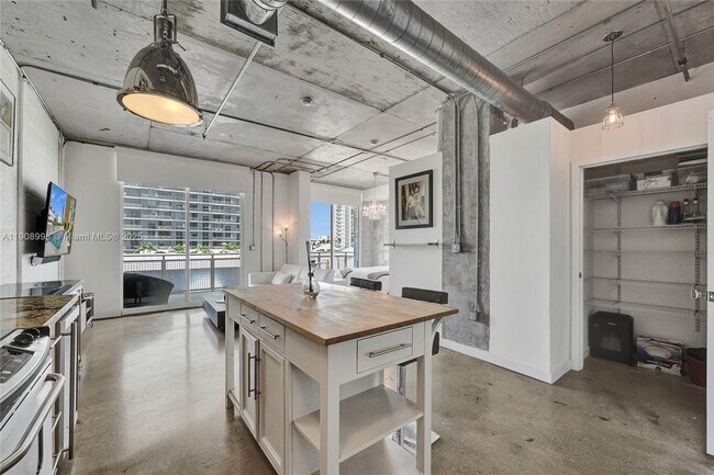 Photo - 444 NE 30th St Unidad 1007