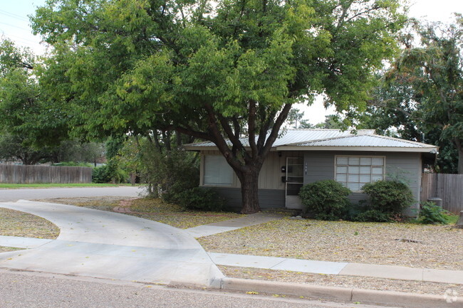 Building Photo - 3601 31st St Rental