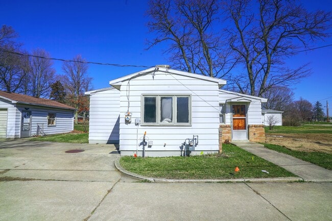 Photo - 17069 State Road 23