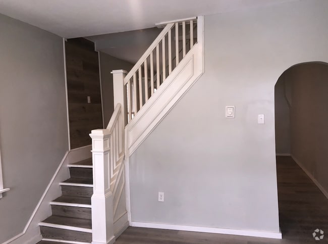 Building Photo - 50 E Shawnee Ave Rental