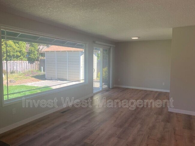 Photo - 12214 SE McGillivray Blvd