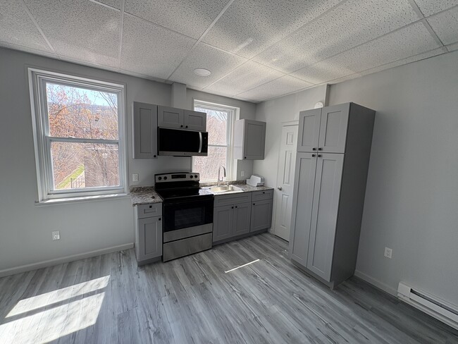 Photo - 25 E 4th St Unit apt#1