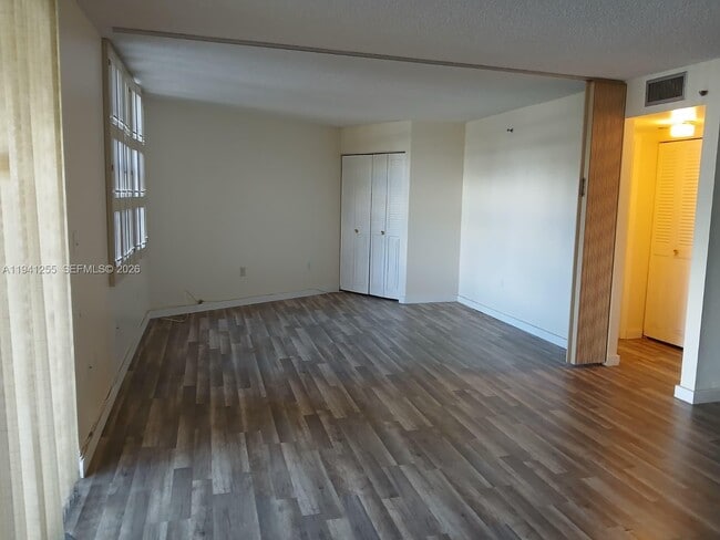 Photo - 1300 St Charles Pl Unidad 222