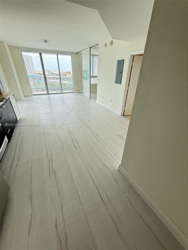 Photo - 90 SW 3rd St Unidad 1412
