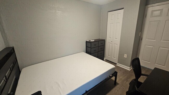 Photo - 1902 Mc Millan St Apartamento