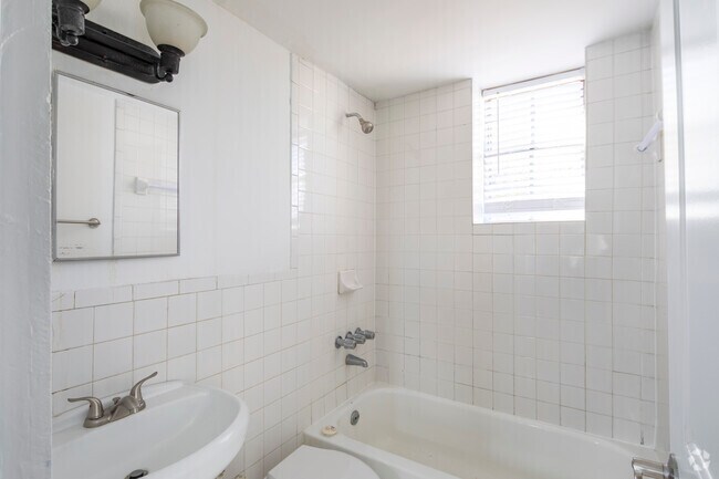 1 bed, 1 bath, 625 sq ft - Manor Village