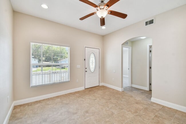 Photo - 2321 W Beach St