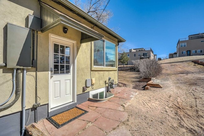 Building Photo - 2022 Woodburn St Unit The Scholar Downstairs #2