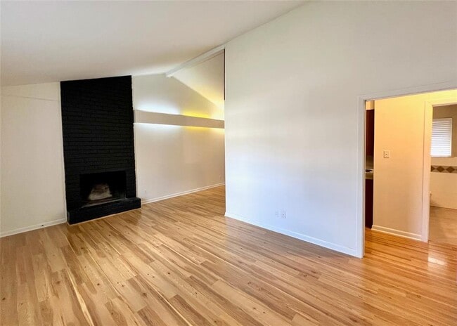 Photo - 1907 Rabb Rd