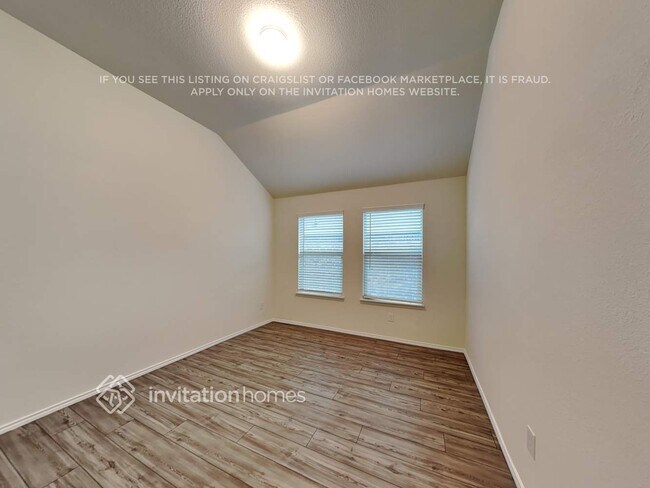 Photo - 1800 Alamandine Ave