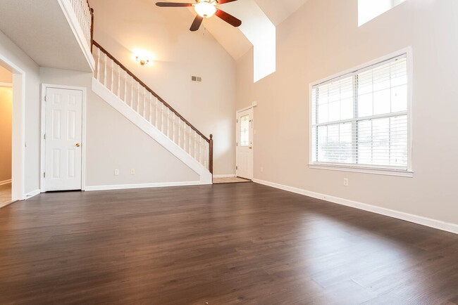 Photo - 1209 Pendulum Dr