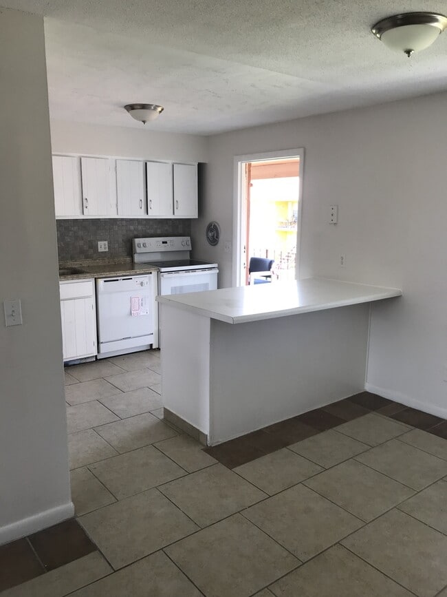 1667 W Oak Ridge Rd Unidad 1667 W Oak Ridge Road Apt D