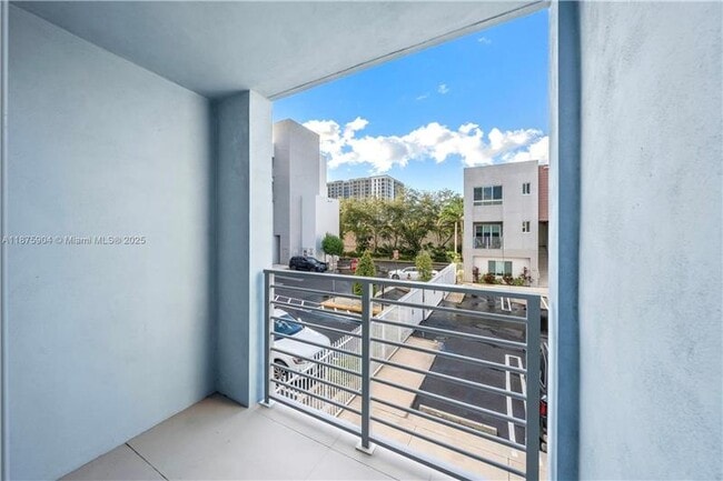 Photo - 2555 NE 193rd St Unidad 2201