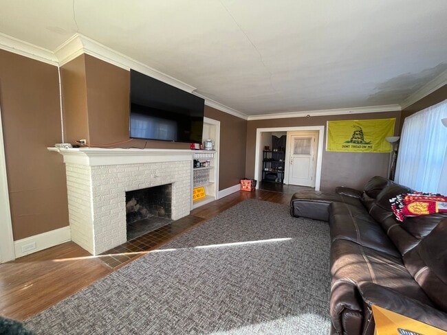 Photo - 131 N 21st Ave E Unit Upper #2