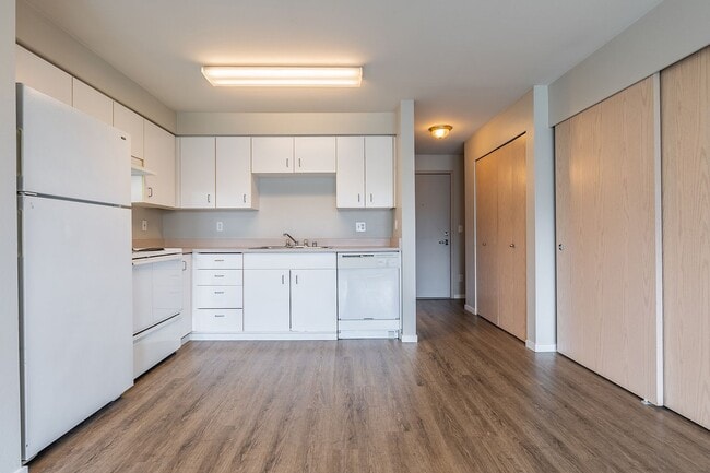 Photo - 1800 Eastlake Apts (Scenic)