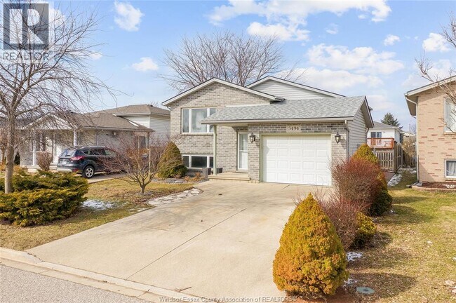 Photo - 3494 Caribou Crescent