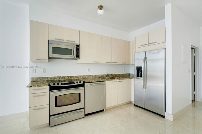 Photo - 2001 Meridian Ave Condo Unit 516