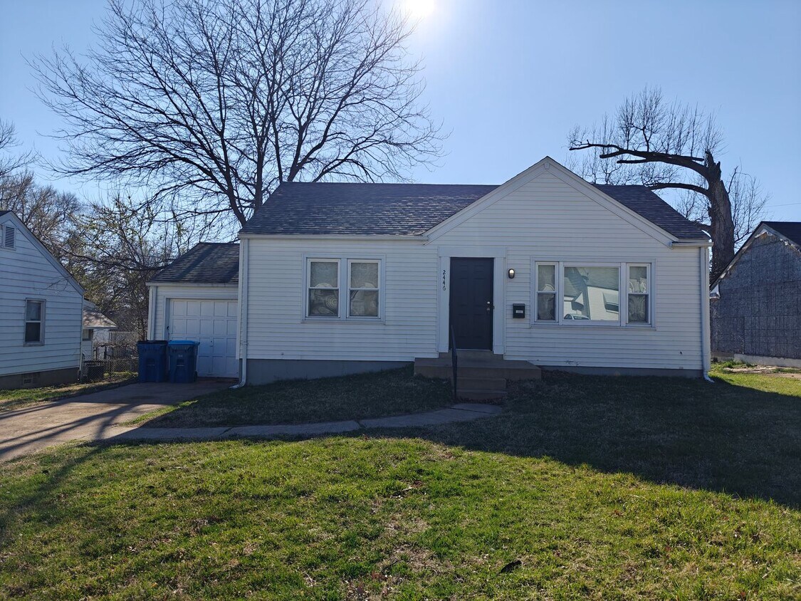CHARMING 2 BED 1 BATH SINGLE FAMILY HOME - CHARMING 2 BED 1 BATH SINGLE FAMILY HOME