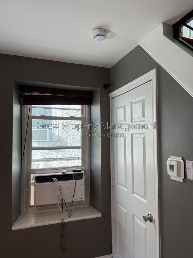 Photo - 4714 Fowler St