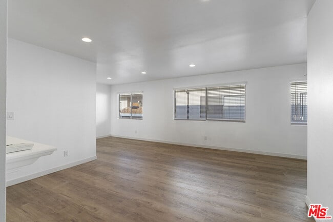 Photo - 13046 Moorpark St Unidad 204
