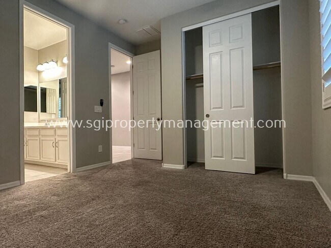 Photo - 4 BEDROOM MULTI-GEN SURPRISE HOME!