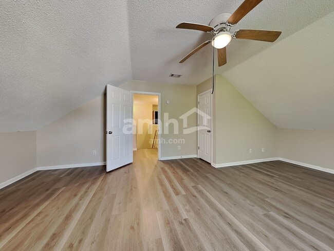 Photo - 7 Holly Springs Cir