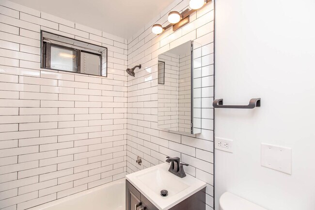 Photo - 1430 N Dearborn Pkwy Unit 313