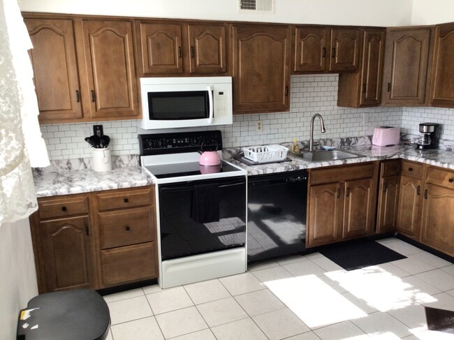 Building Photo - 429 Lafayette Ave Unit B Rental