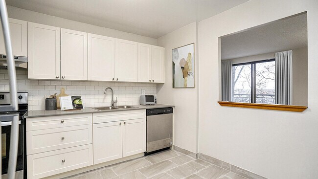 Photo - Trillium Towers I/II