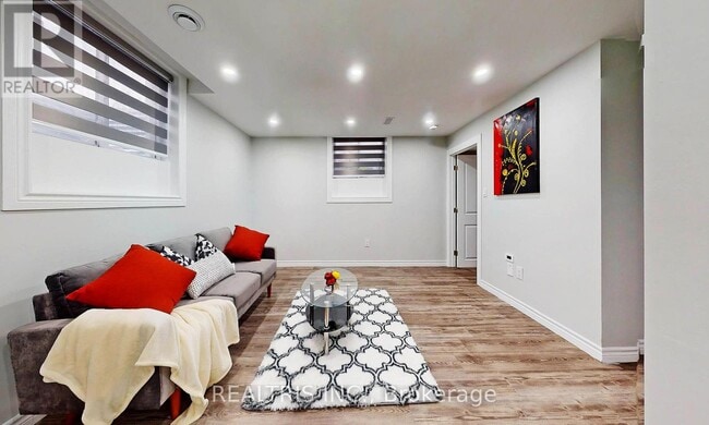 Photo - 85 Eaglecrest St