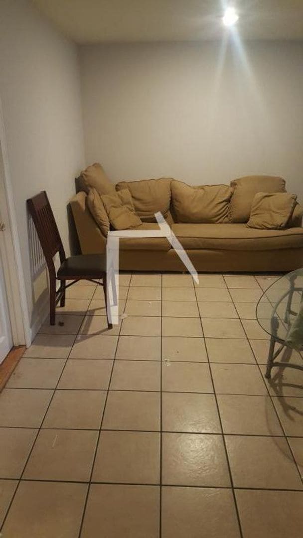 Photo - 6 bed in Allston