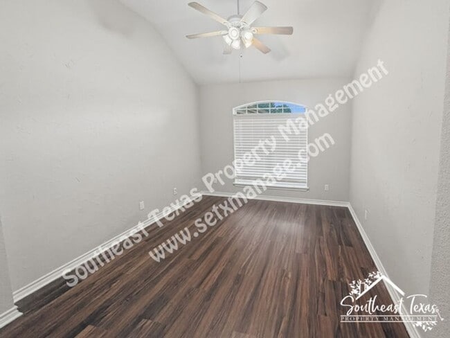 Photo - 280 Parkway Dr