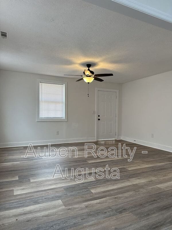 Photo - 469 Monetta St S E