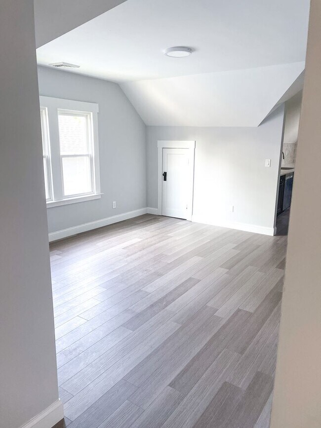 Photo - 236 Nicoll St Unit #3