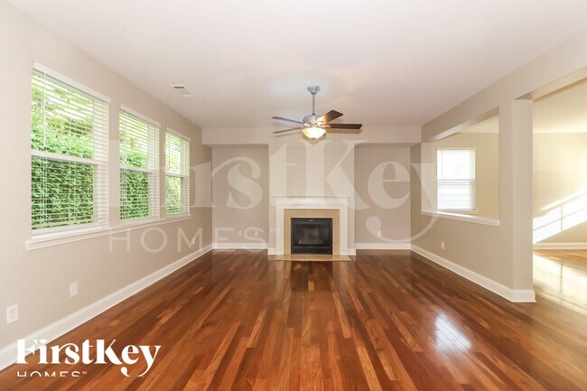 Photo - 422 Howell Crossing