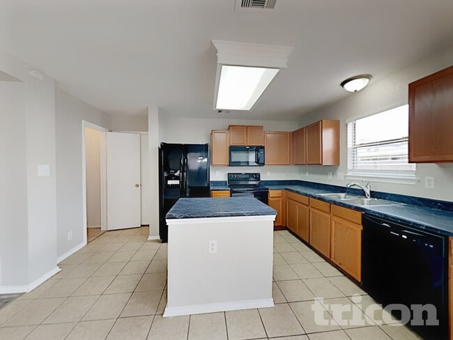 Photo - 15819 Hastings Park