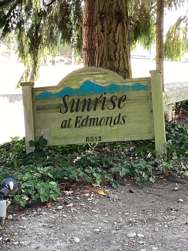 Photo - Comfort, Convenience & Charm in the Heart ...