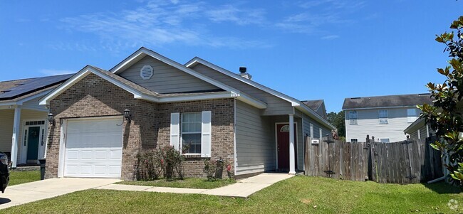 Building Photo - 3/2 Single Family House