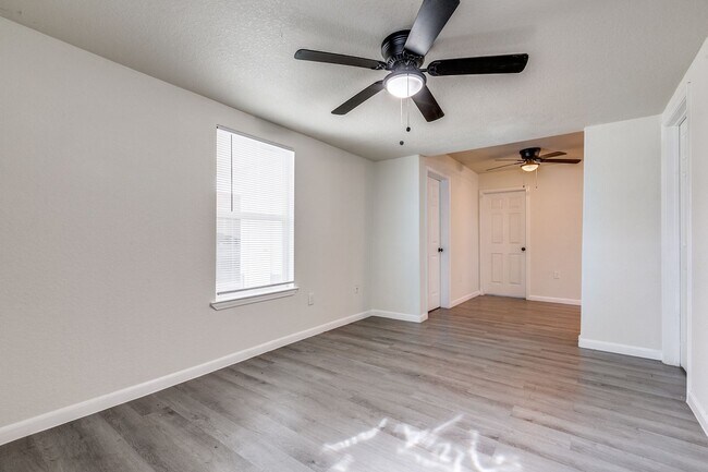 Photo - Elmwood Triplex Unit 415-E #B