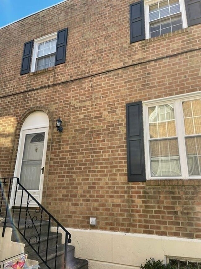 Photo - Stunning 6-Bedroom Home with Parking Spot and Large Yard! Available NOW!