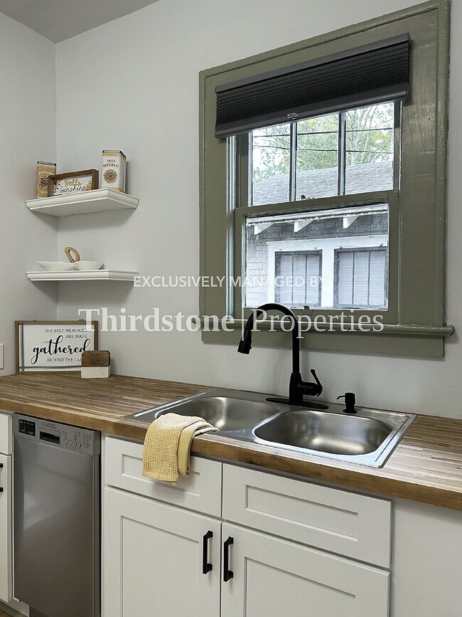 Photo - 2030 Redwing St