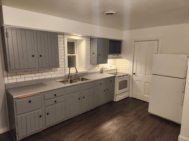 Photo - 111 Verbeke St Unidad B