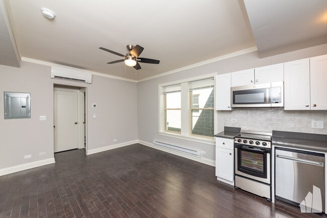 Photo - 648 W Wrightwood Ave Apartment Unit 311