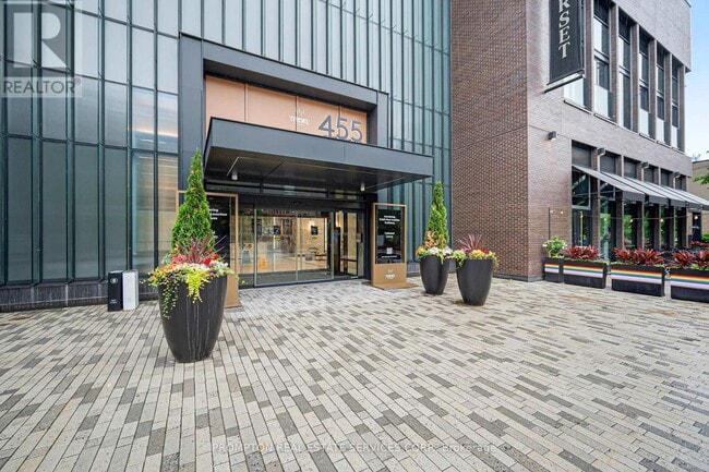 Photo - 455 Wellington St W Unit 908