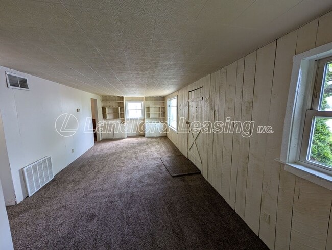 Photo - Quaint 3 Bedroom Home with Garage.