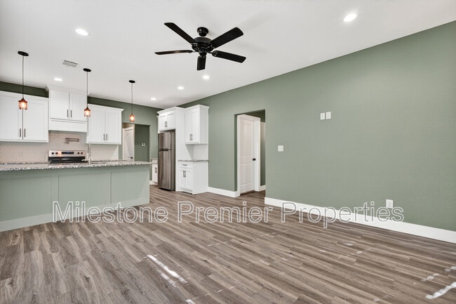 Photo - 116 W Bond St
