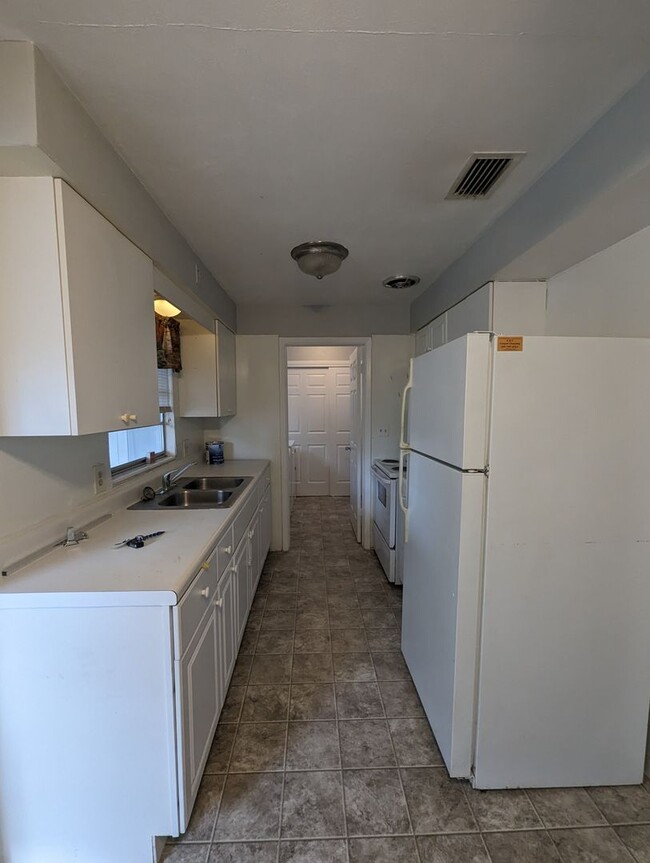 Photo - Nicely sized 2 Bedroom in Beverly Hills