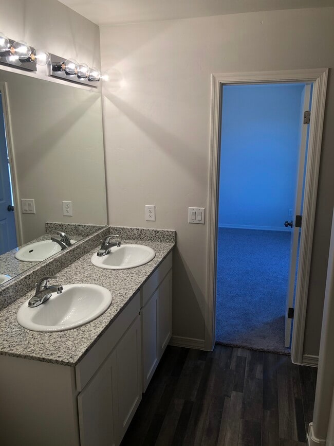 Photo - 1628 Paige Dr