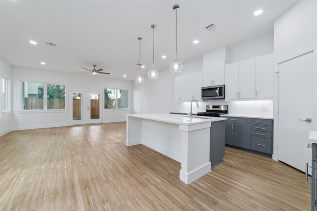 Photo - 2109 Holman St